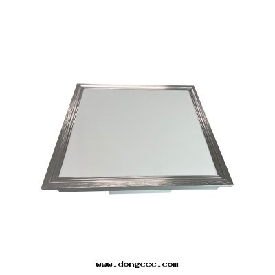 300*300mm 廚衛燈(dēng)集成(chéng)吊頂拉丝(sī)银(yín)LED面(miàn)闆燈(dēng)